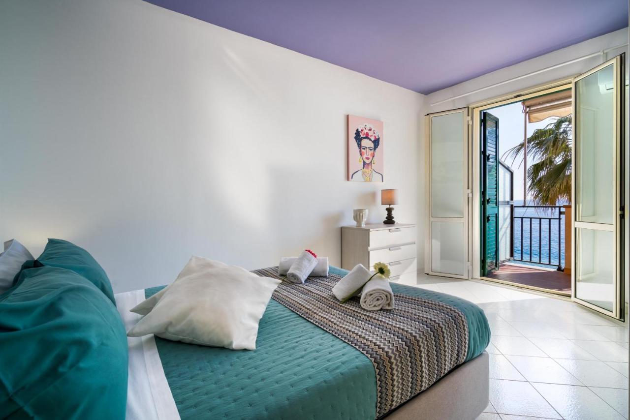 Appartement Loft Balcone Sul Mare à Letojanni Extérieur photo