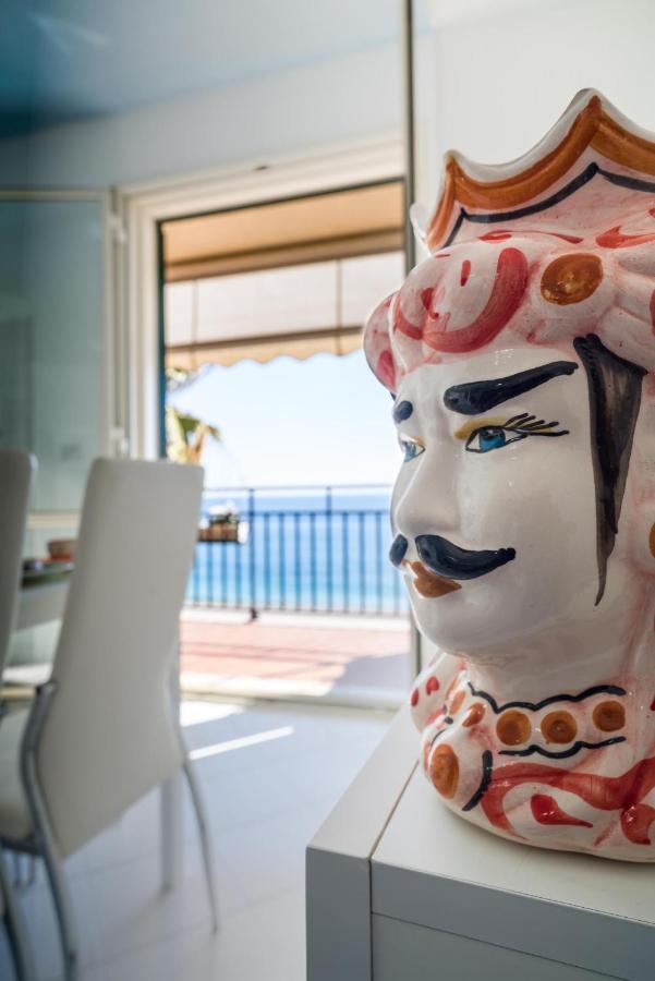 Appartement Loft Balcone Sul Mare à Letojanni Extérieur photo