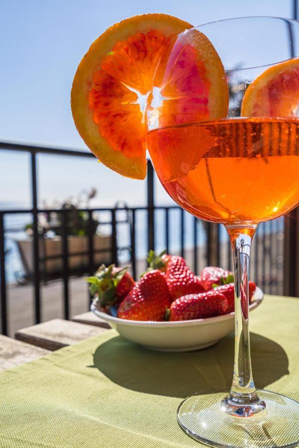 Appartement Loft Balcone Sul Mare à Letojanni Extérieur photo