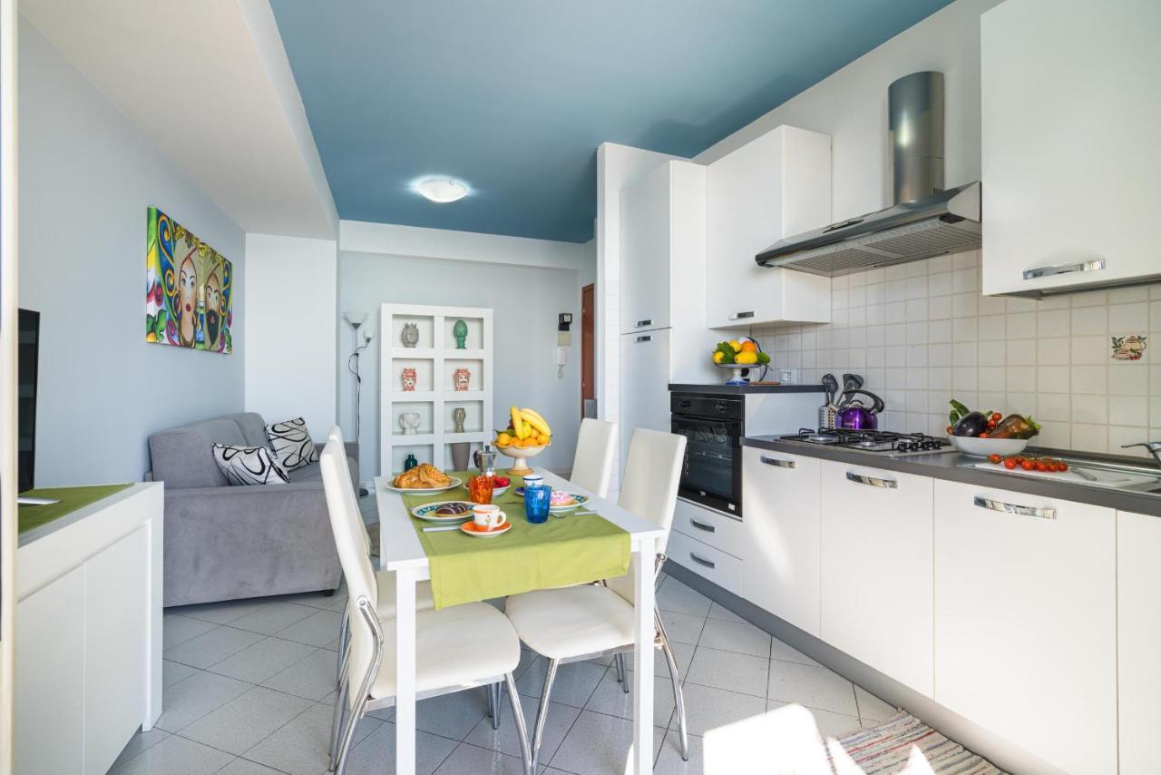 Appartement Loft Balcone Sul Mare à Letojanni Extérieur photo